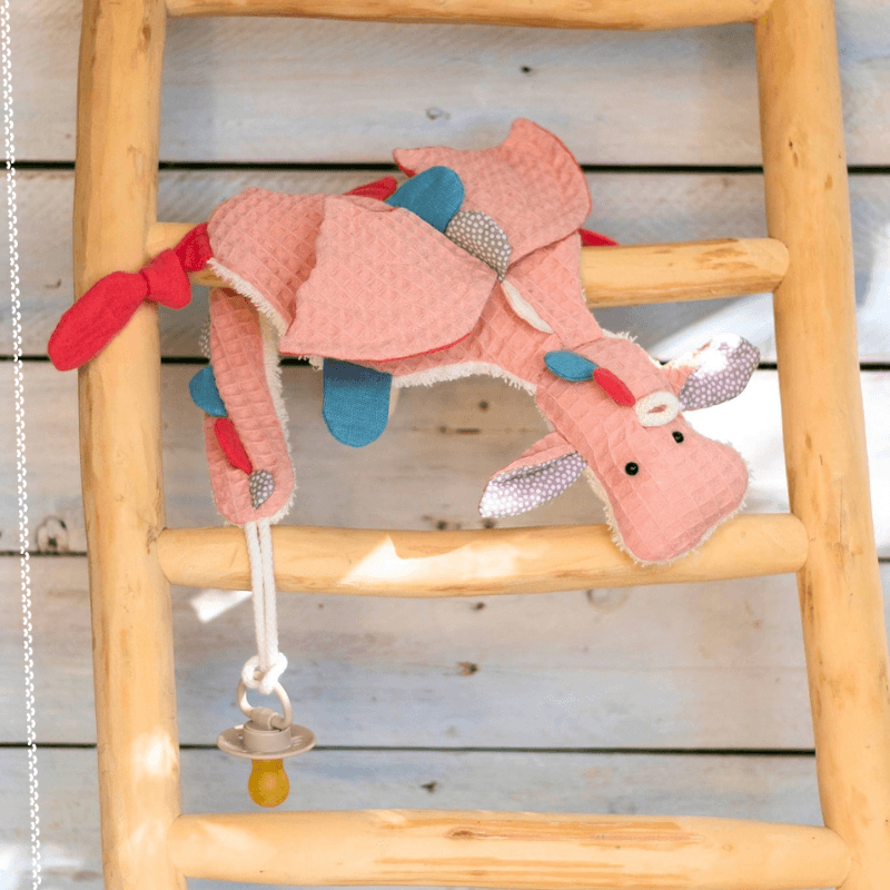 Schnullerdrache in Apricot – Beispiel für das Stoff- und Materialpaket