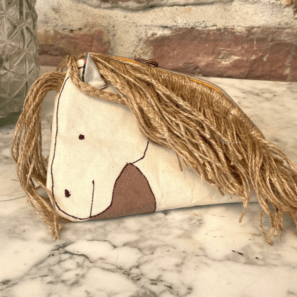 Pony-Tasche Nähanleitung und Schnittmuster: Pferde-Mäppchen mit Mähne aus Jutekordel