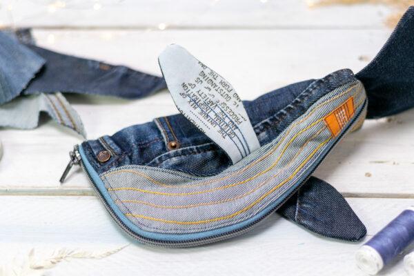 Bedruckte Seitenflosse Wal-Stiftemäppchen aus Jeans - upcycling