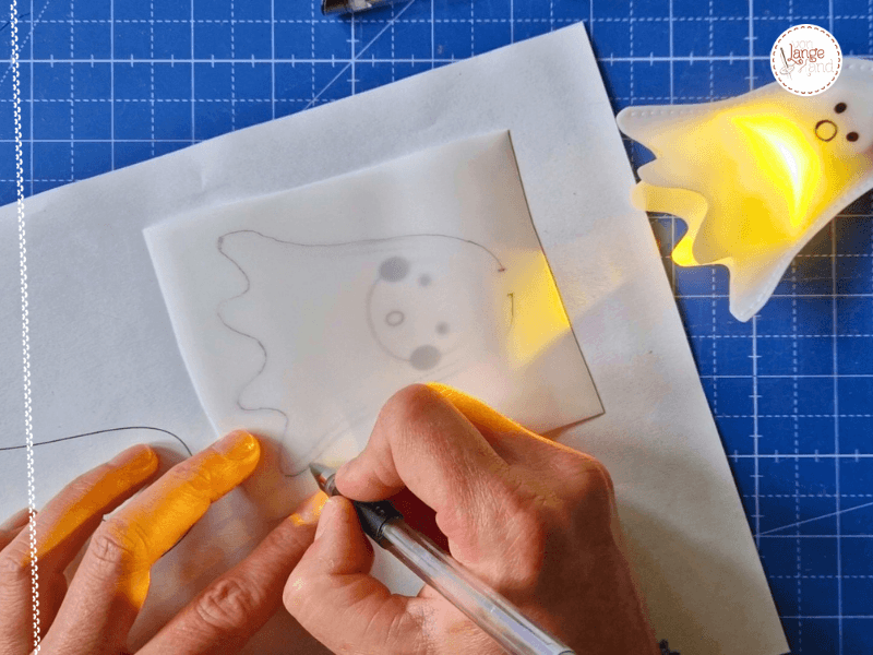 Leuchtende Gespenster-Anhänger aus Jelly Vinyl nähen – Schritt 1