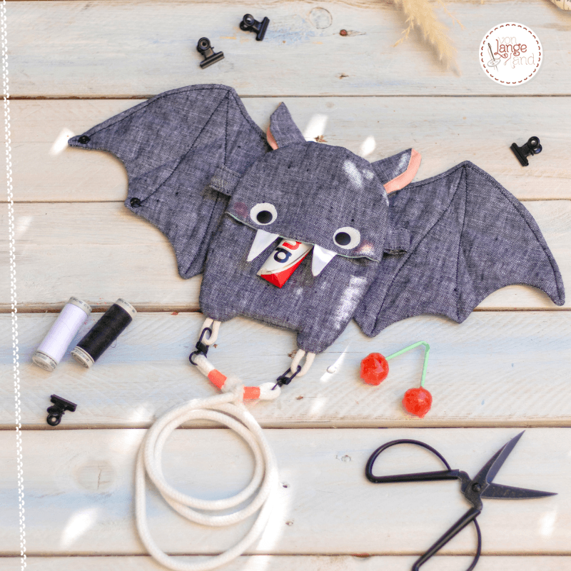 Fledermaus als Wendetasche und Schokoversteck nähen – kleines Geschenk für Halloween